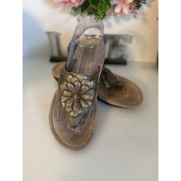 Clarks Artisan Larina Floral Thong Wedge Sandals Gold Women's Size 7M New No Box - Picture 10 of 16